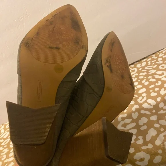 Vince Camuto Elegant grey faux alligator croc Textured Women's Ankle Boots 8.5 - Picture 5 of 5